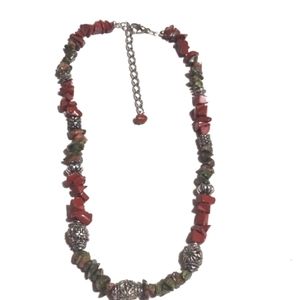 VINTAGE CARVED RED CORAL/UNAKITE STONE CHIPS 19" NECKLACE